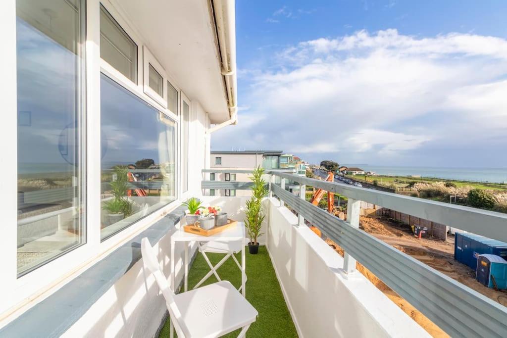 Breath Taking Sea View 2 Bedroom Sleeps 6- Parking Борнмут Екстер'єр фото